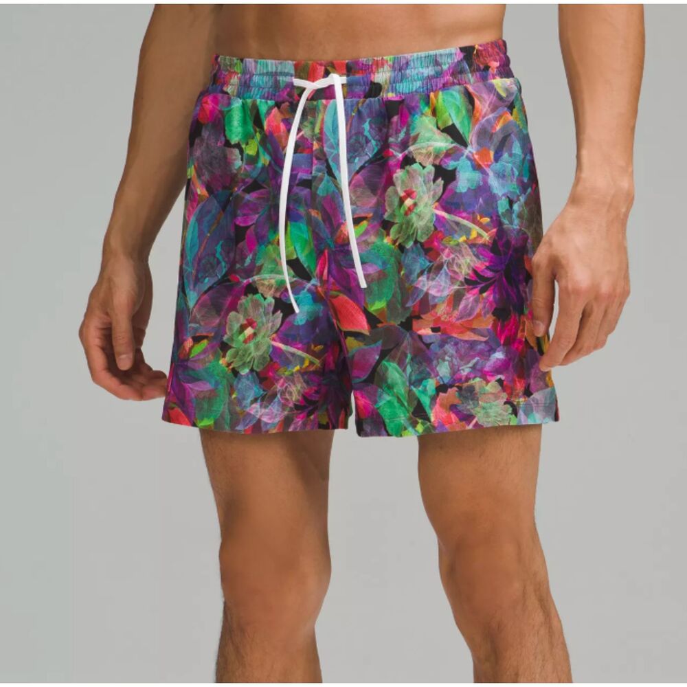 Men Lululemon Pool Shorts 5" Vivid Floral Overlay Multi Size Small Athletic Swim